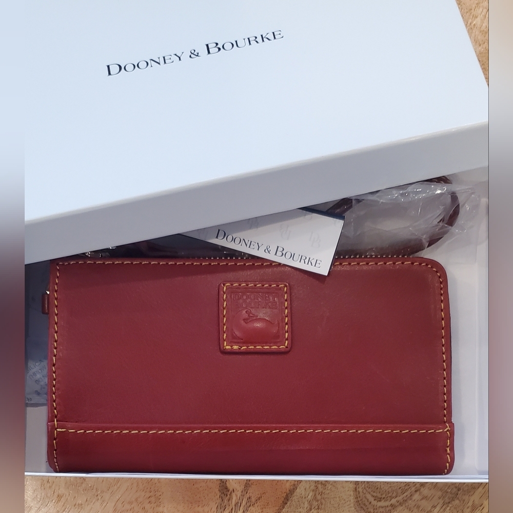 New Dooney & Bourke Florentine Leather Folded Zip Wristlet Wallet Bordeaux
